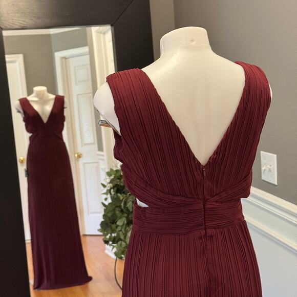 Lulus Burgundy Plisse Cutout Sleeveless Long Maxi Dress Size Medium BNWT - Picture 11 of 16